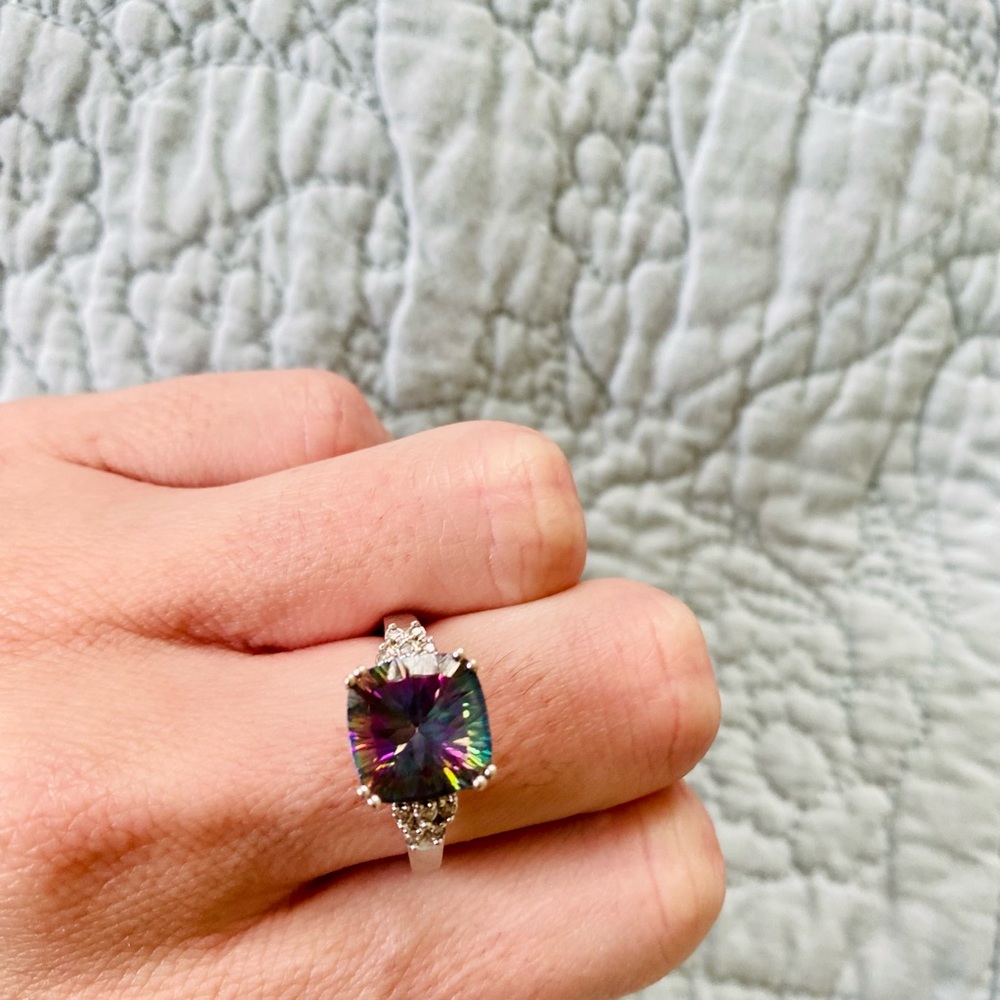 SOLD 🌈 Mystic Topaz ring set in white gold setting. Diamonds around. - Picture 6 of 6